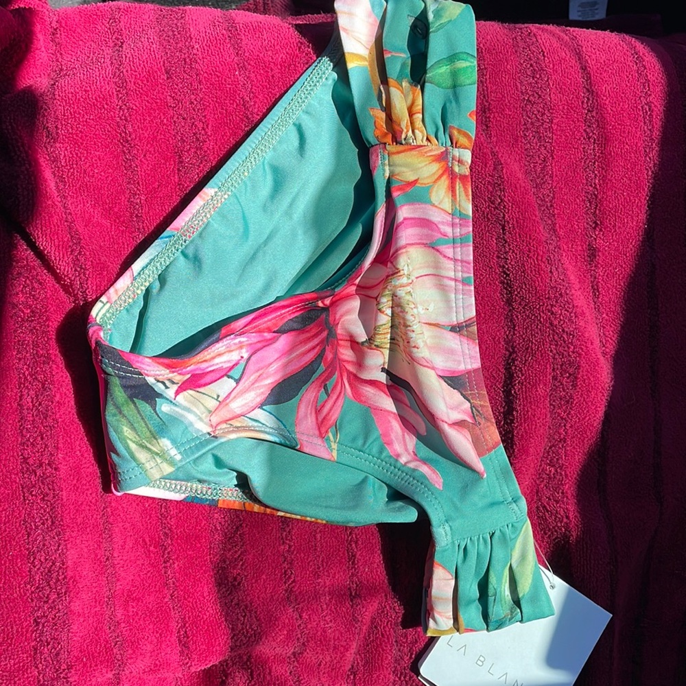 LA Blanca new never worn swim bottoms hygienic liner still in place